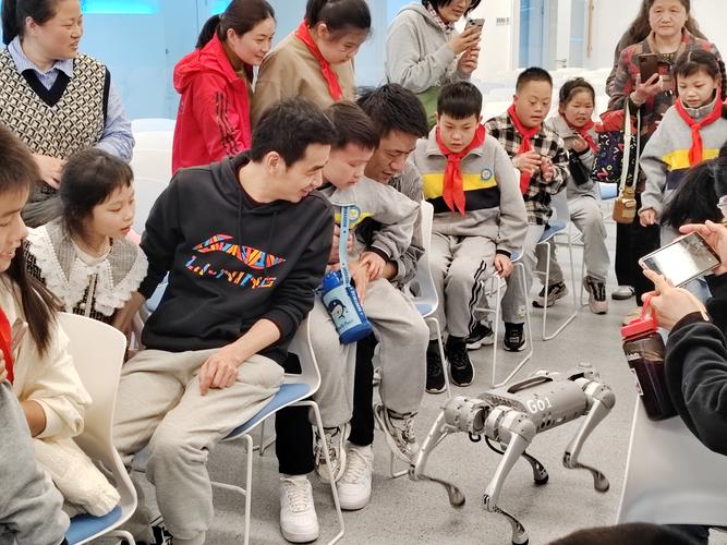 培康学校开展地理信息科技馆研学活动